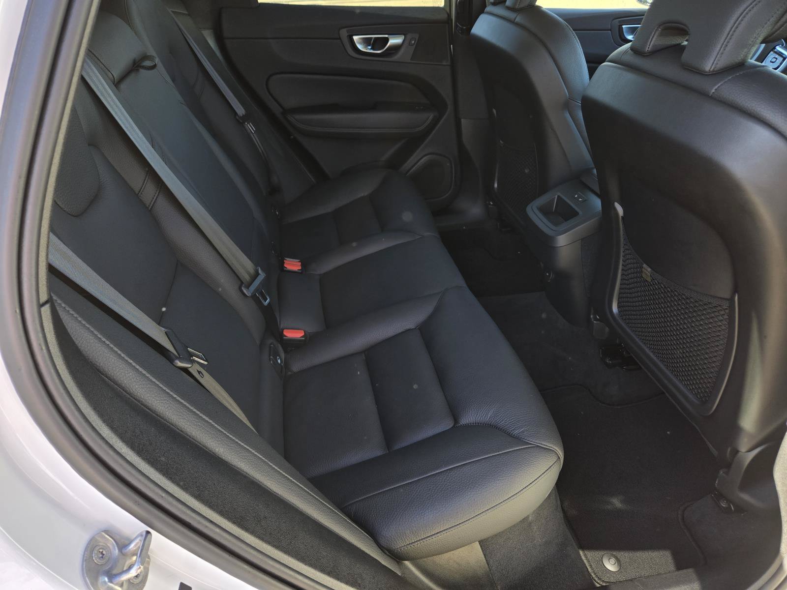 Used 2024 Crystal White Metallic Volvo Plus Dark Theme image 35