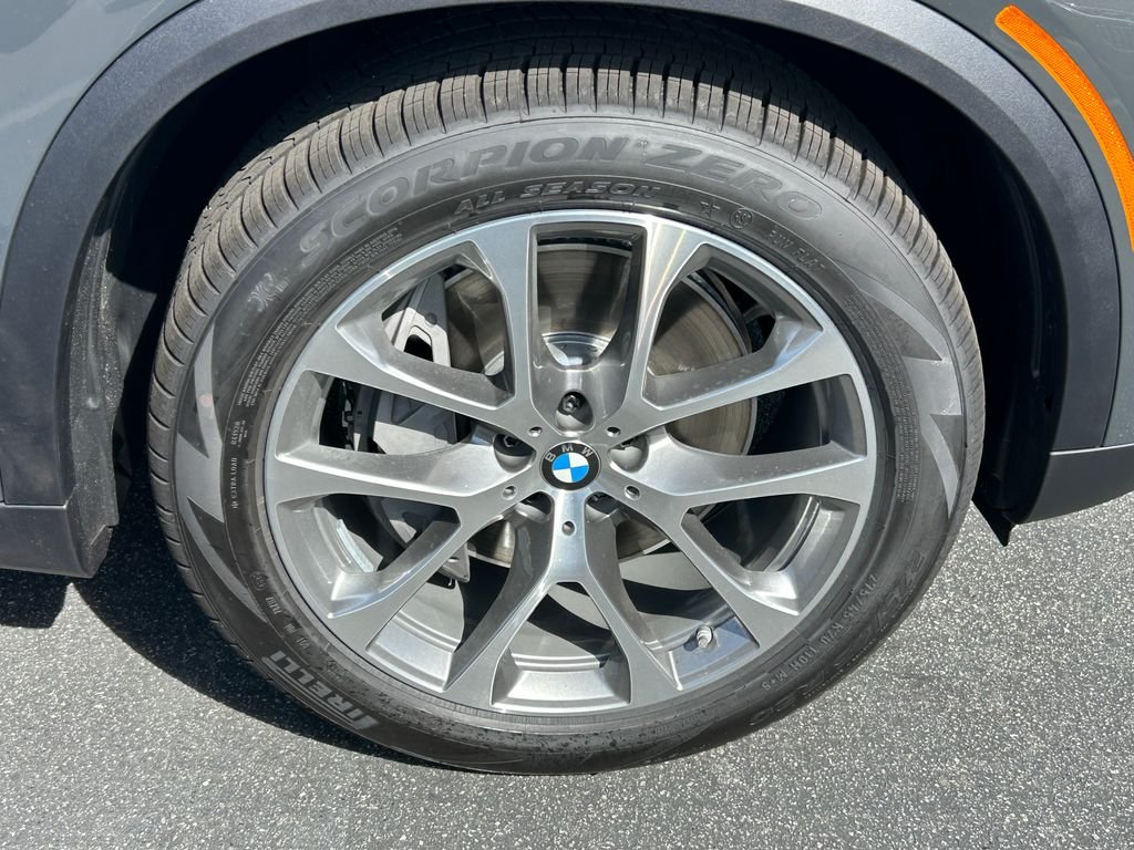 New 2026 Dravit Grey Metallic BMW xDrive50e image 3
