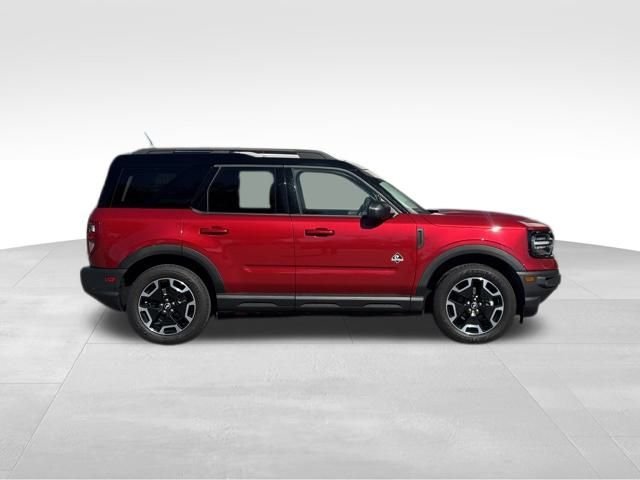 2021 Ford Bronco Sport Outer Banks photo 2