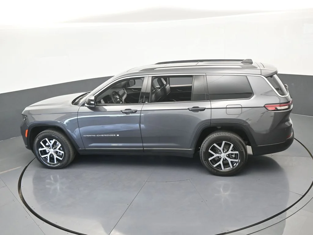 Used 2023 Baltic Gray Metallic Clearcoat Jeep Limited image 52