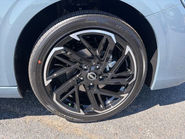 New 2026 Atlantic Gray Metallic / Super Black Two-tone Nissan SR image 10