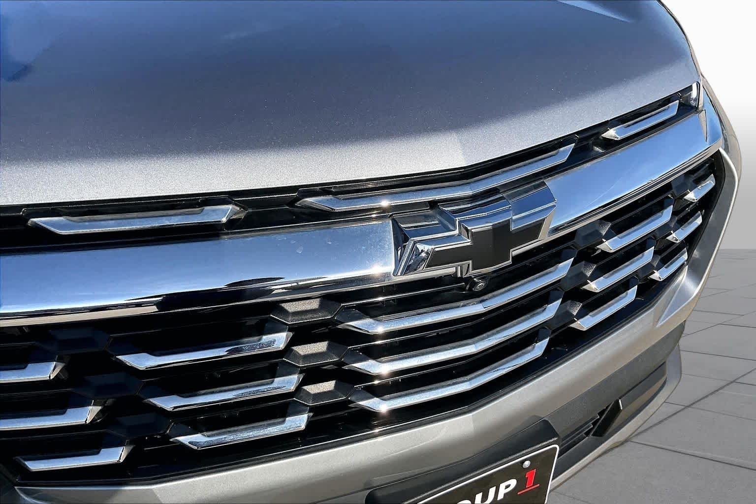 Used 2025 Sterling Gray Metallic Chevrolet LT image 29