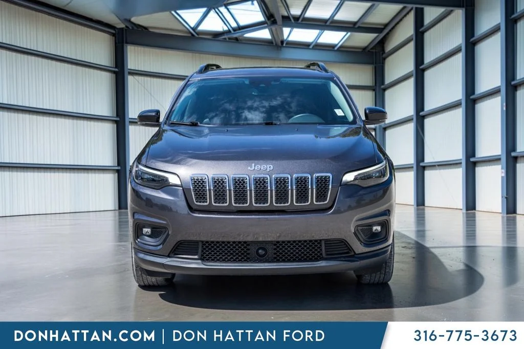 Certified Used 2022 Gray Jeep Latitude Lux image 21