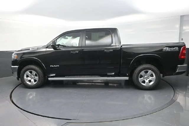 New 2027 Diamond Black Crystal Pearl-Coat Exterior Paint RAM Big Horn/Lone Star image 6