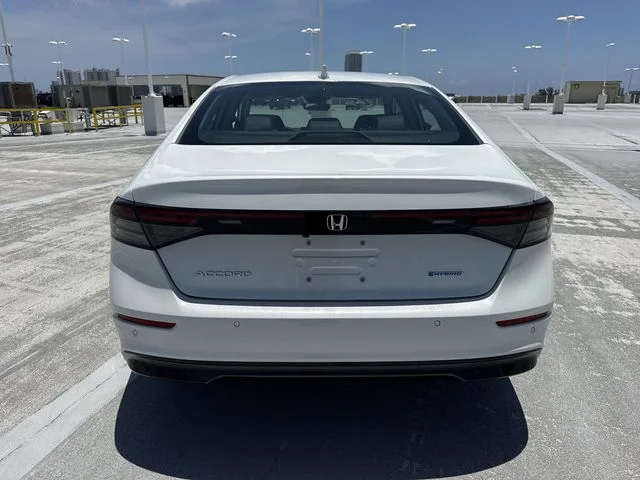 Used 2024 White Honda EX-L image 24
