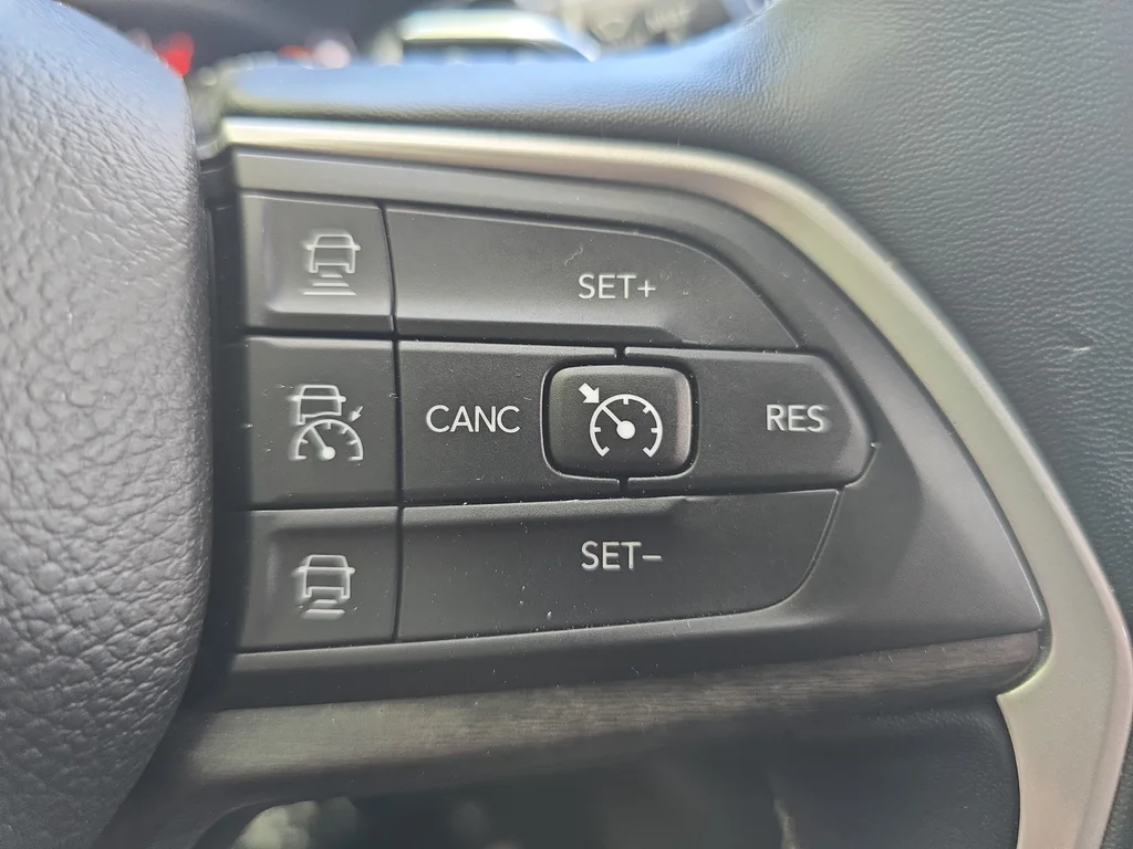 Used 2022 White Jeep Limited image 16