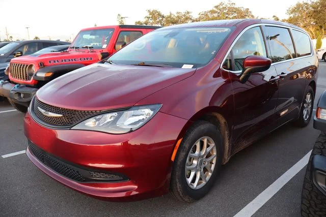 Used 2023 Velvet Chrysler LX image 5