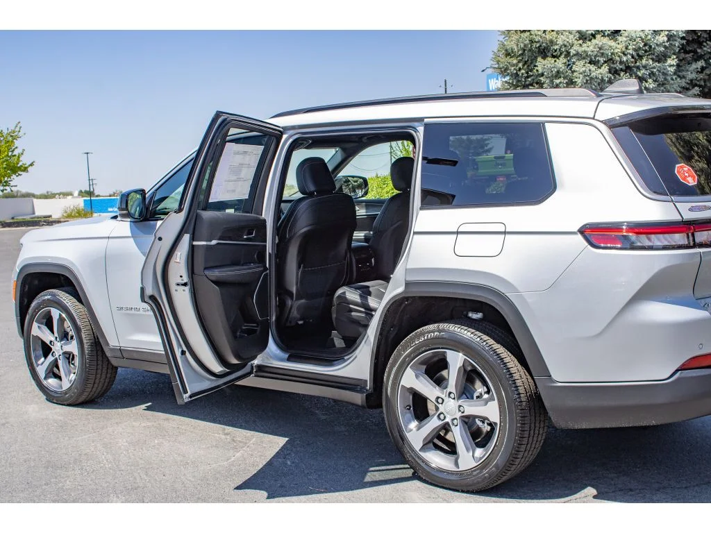New 2026 SILVER ZYNITH Jeep Limited image 15