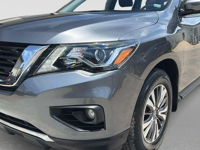Used 2020 Gun Metallic Nissan SV image 12