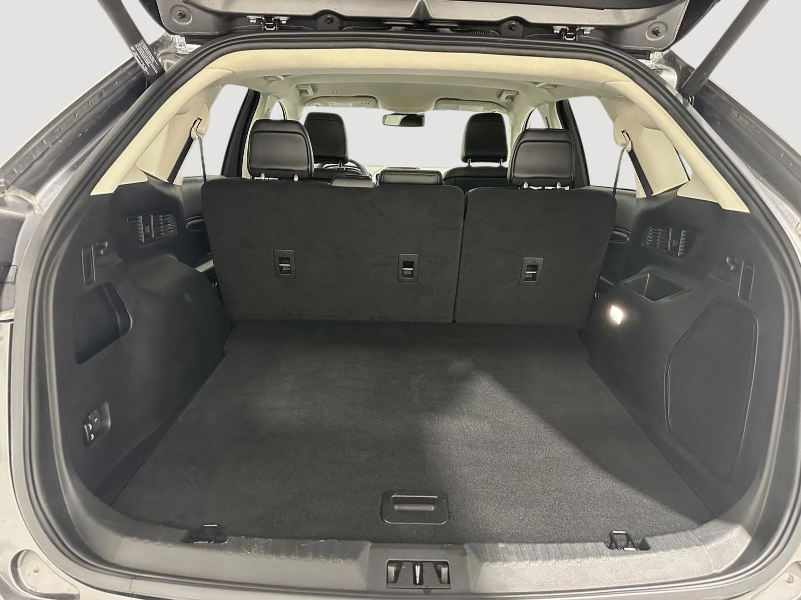 Used 2022 . Ford Titanium image 23