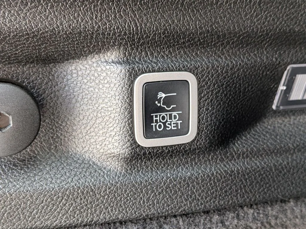 Used 2021 Red Jeep Overland image 11