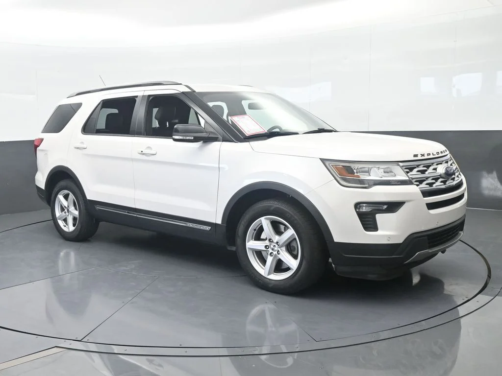 Used 2018 White Platinum Clearcoat Metallic Ford XLT image 7