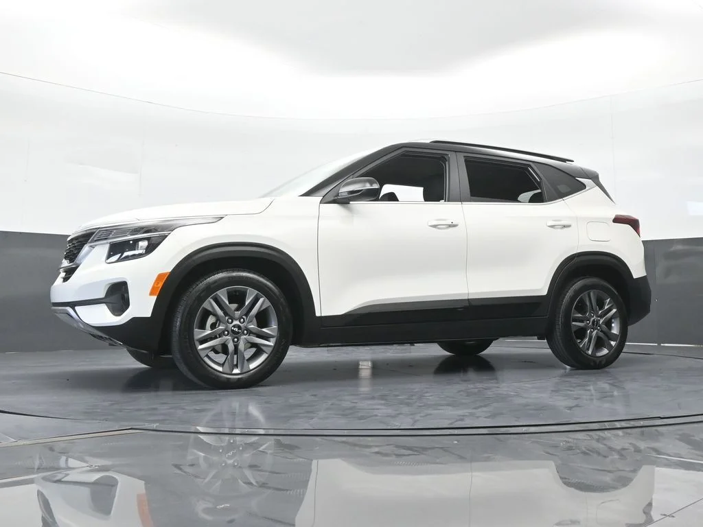 Used 2023 Clear White/Black Roof Kia S image 50