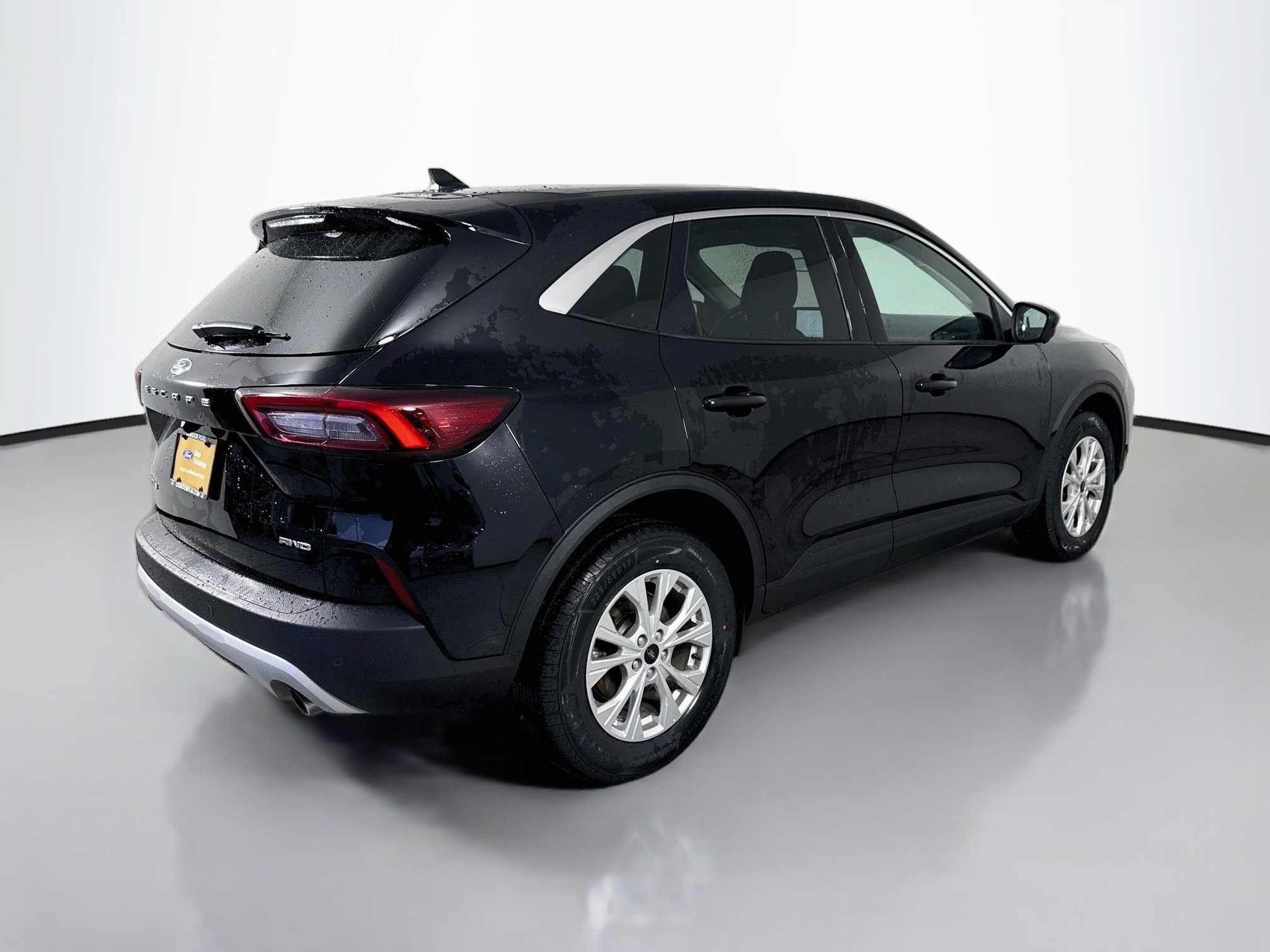 Used 2023 Agate Black Metallic Ford Active image 7