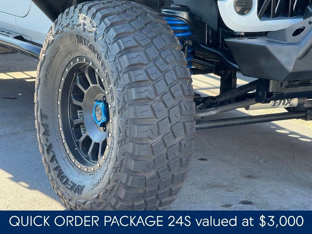 Used 2014 White Jeep Unlimited Sport image 4