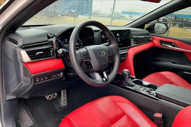 Certified Used 2025 MID BLK/WIND CHILL Toyota  image 17
