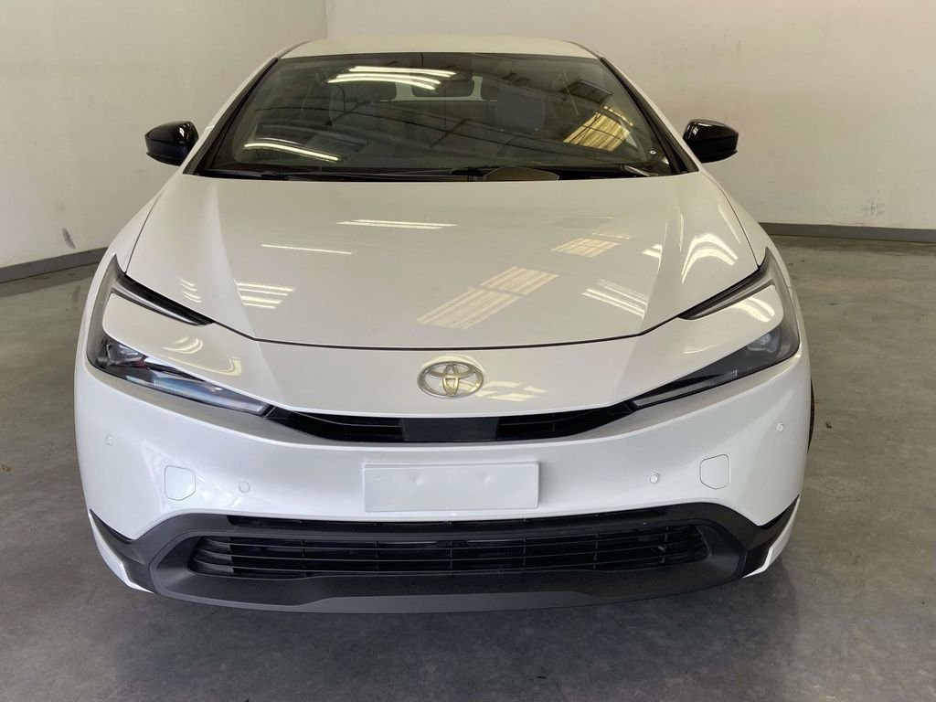 Used 2025 Beige Toyota LE image 8