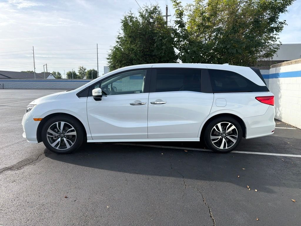 Certified Used 2024 Platinum White Pearl Honda Touring image 2