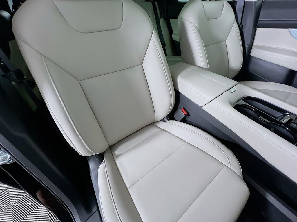 Used 2025 Super Black Nissan SL image 29