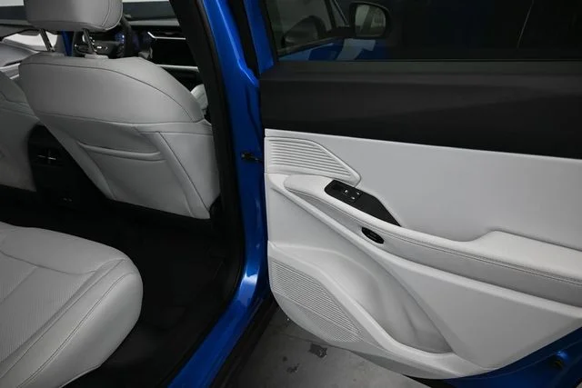 New 2026 Hydro Blue Pearl-Coat Exterior Paint Jeep Limited image 14