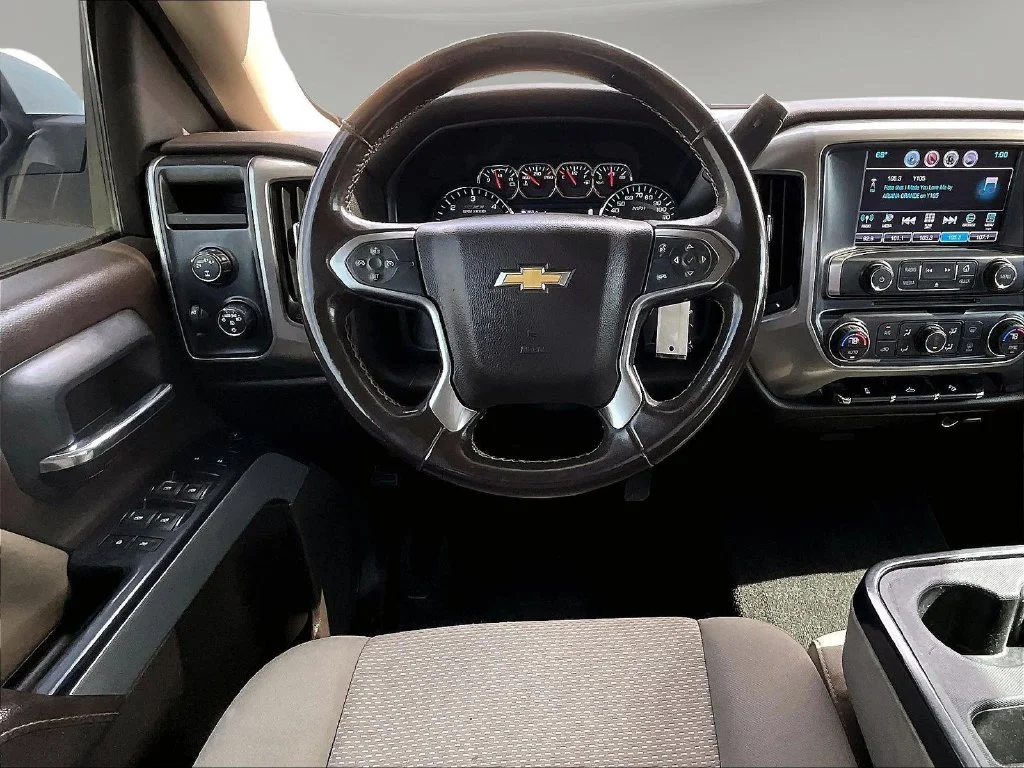 Used 2017 White Chevrolet LT image 11