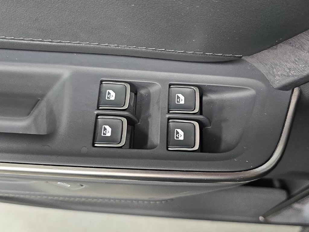 Used 2025  Rivian Adventure Dual Motor Standard Pack image 22