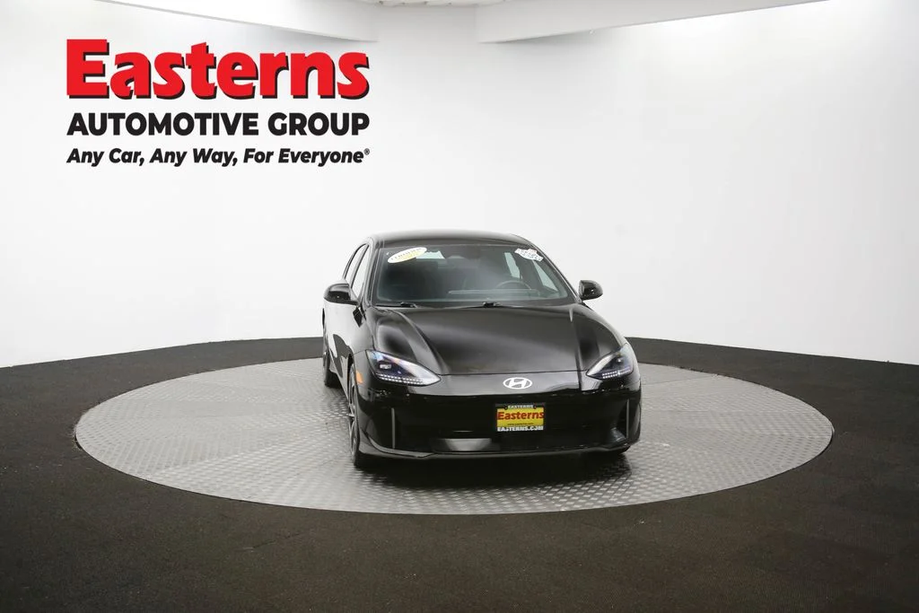Used 2023 Black Hyundai SEL image 51
