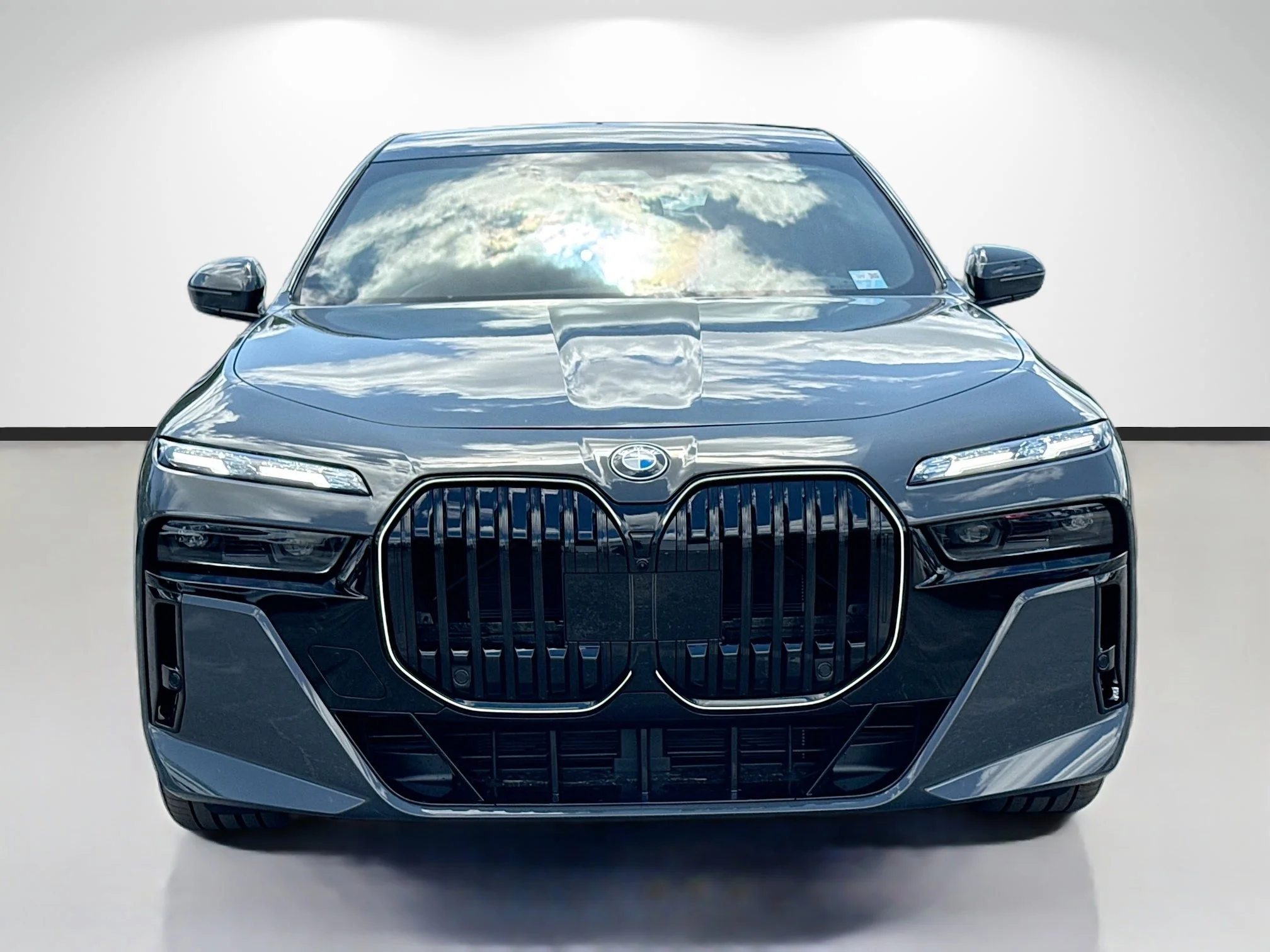 New 2026 Dravit Grey Metallic BMW 760i xDrive image 8