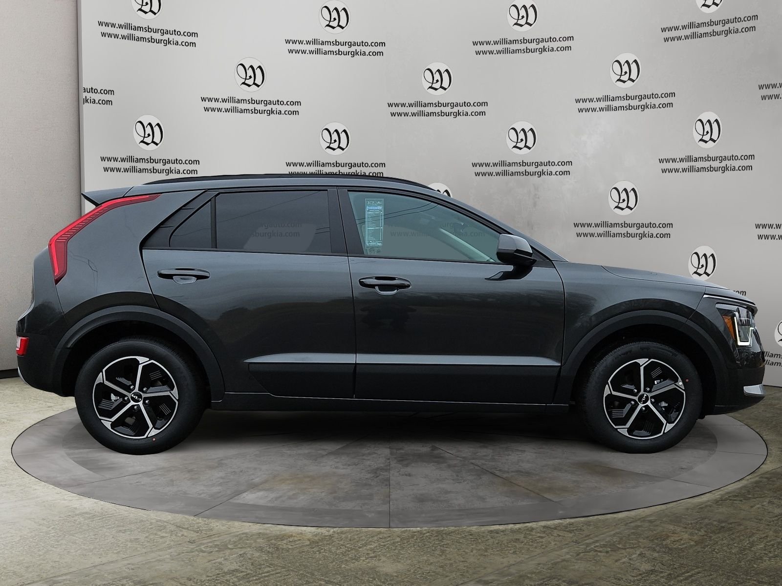 2025 Kia Niro LX - Photo 6