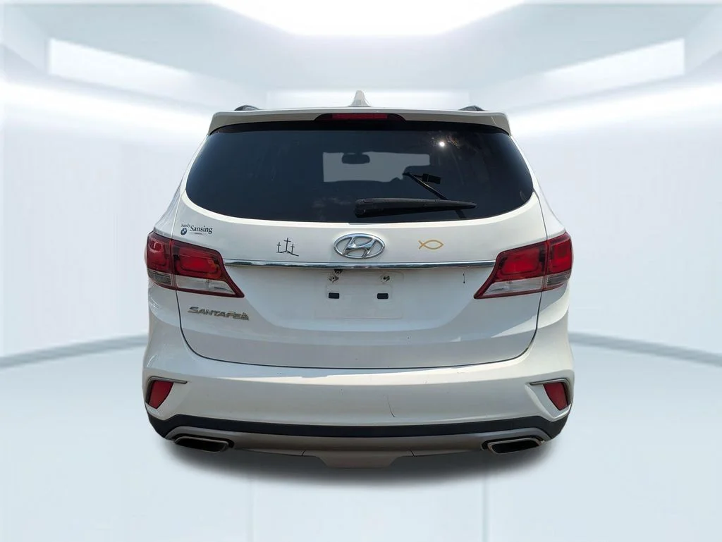 Used 2017 White Hyundai SE image 2