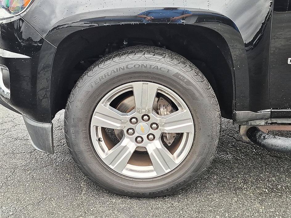 Certified Used 2016 BLACK Chevrolet 4WD LT image 10
