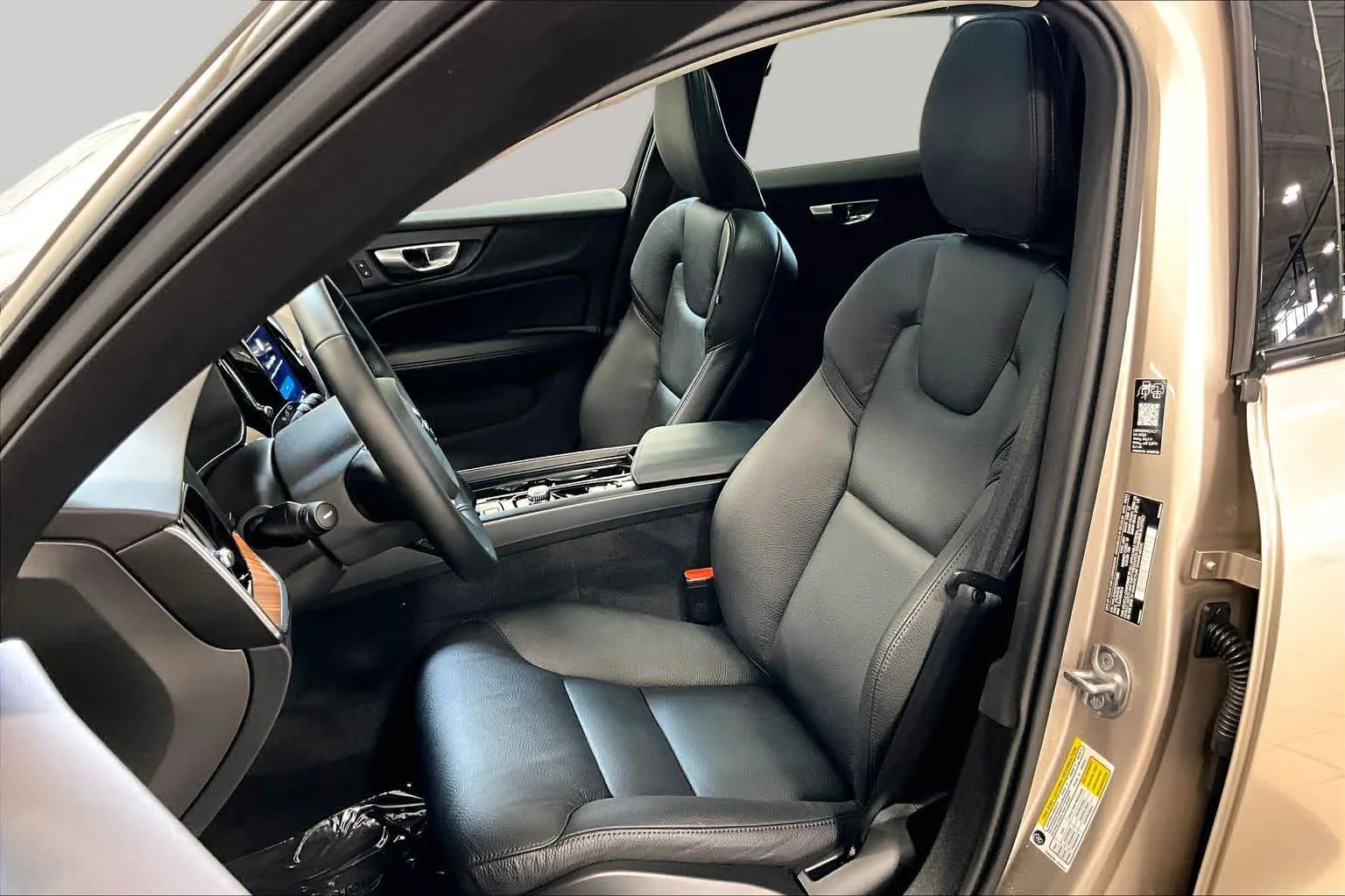 Certified Used 2026 Bright Dusk Volvo Plus image 9