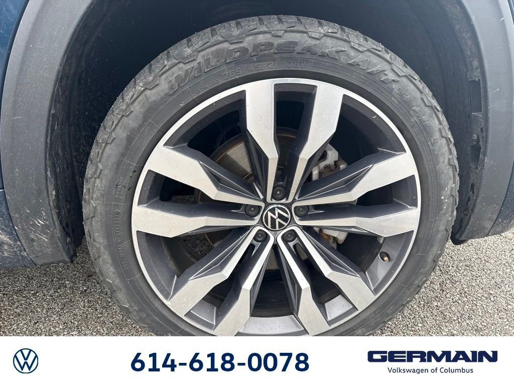 Used 2021 Blue Metallic Volkswagen 3.6L V6 SEL Premium R-Line image 15