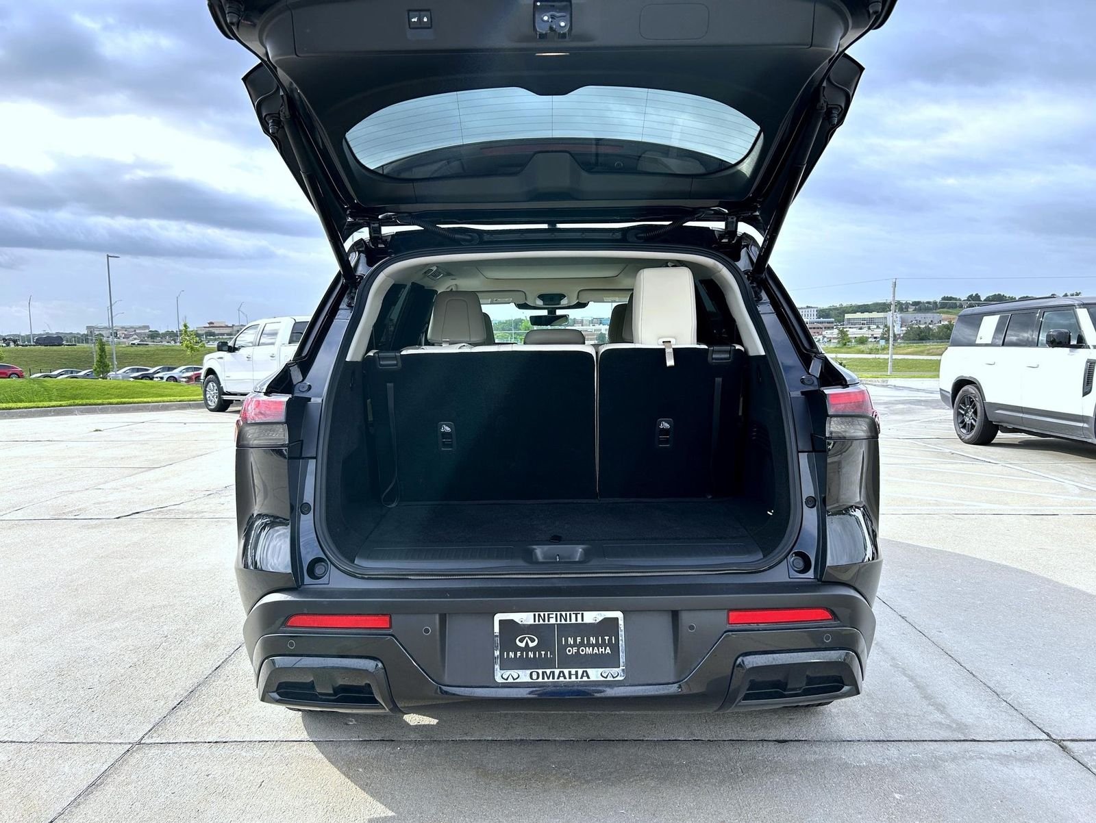 Used 2025 Black INFINITI LUXE image 23