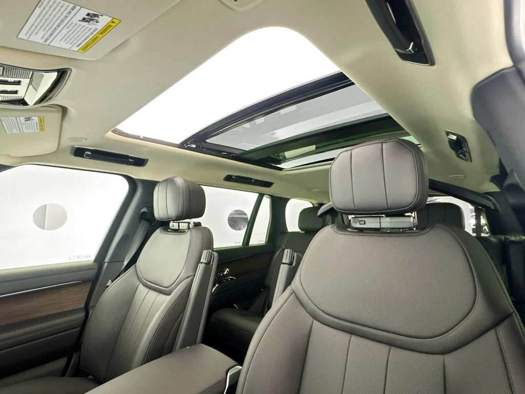 New 2026 Eiger Grey Land Rover SE image 22