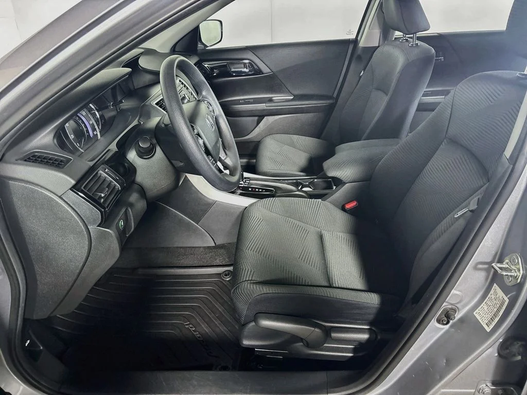 Used 2016 Silver Honda LX image 11