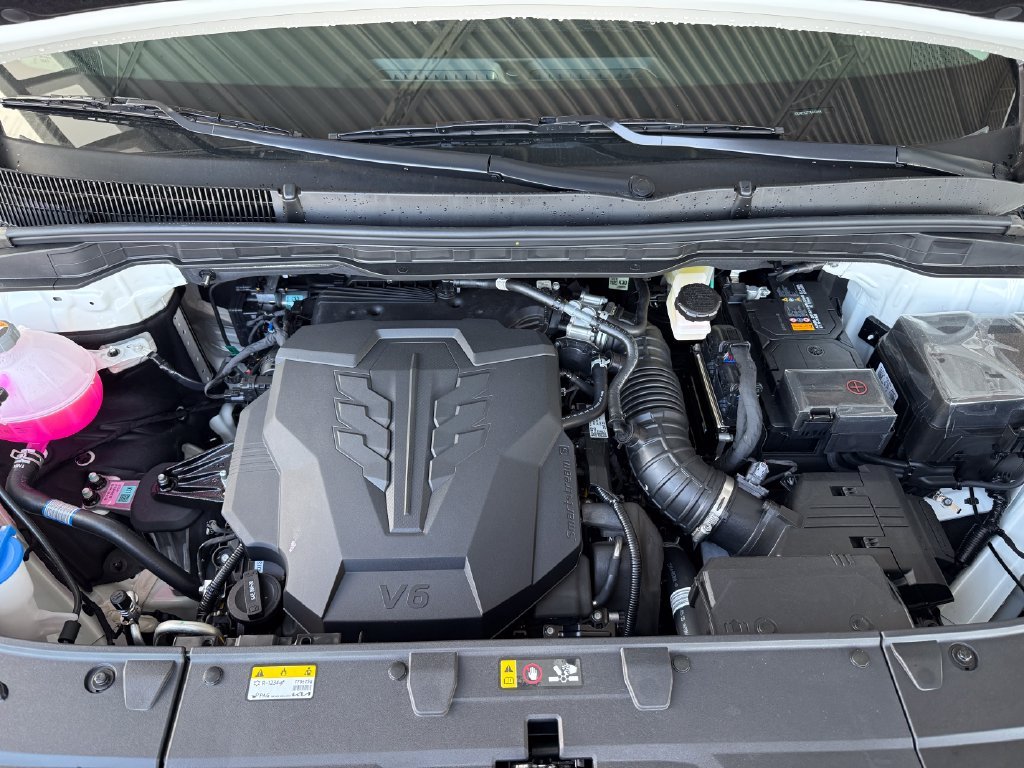 New 2026 Snow White Pearl Kia LXS image 10