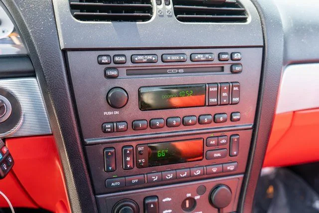 Used 2004 Red Ford Base image 38