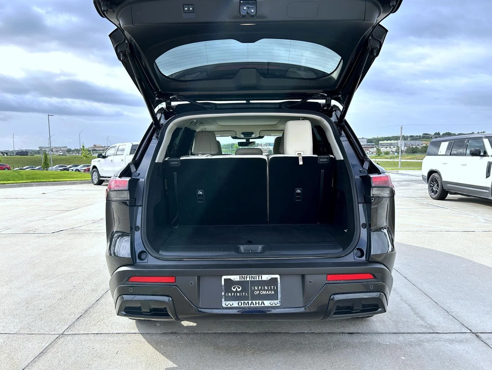 Used 2025 Black INFINITI LUXE image 23
