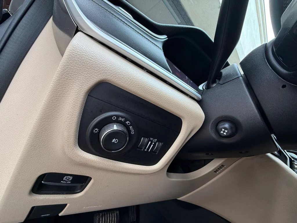 Used 2023 Gray Jeep Limited image 23