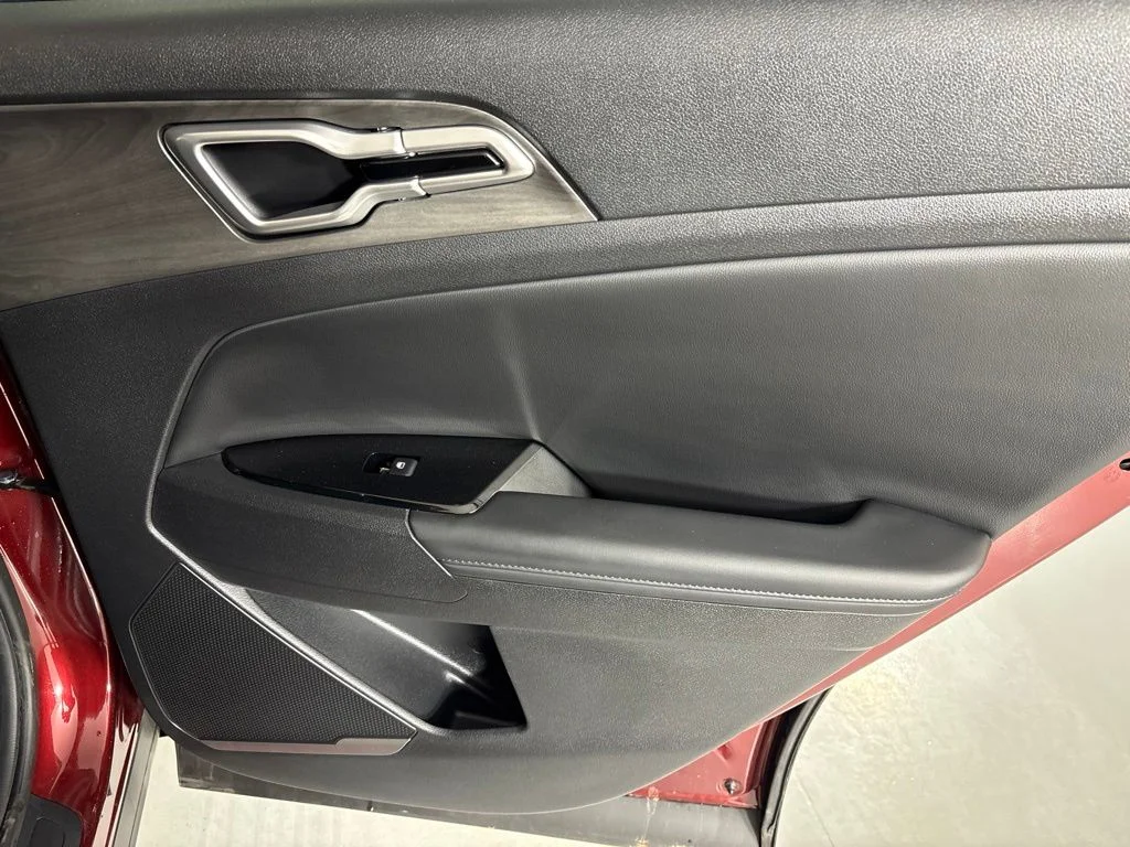 Used 2025 Red Kia X-Line image 19
