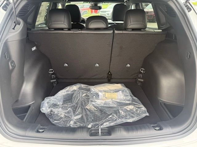New 2026 Bright White Clear-Coat Exterior Paint Jeep Latitude image 22