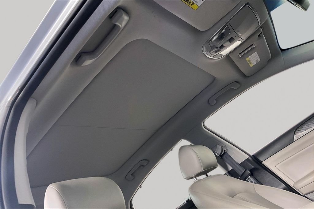 Used 2019 Silver Hyundai Limited image 25