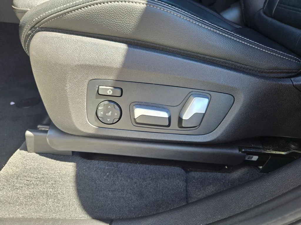 Used 2021 White BMW sDrive30i image 15