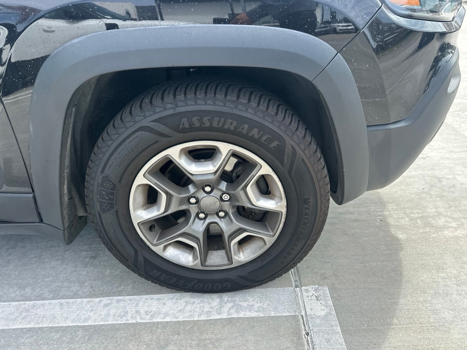 Used 2019 Diamond Black Crystal Pearlcoat Jeep Trailhawk image 15
