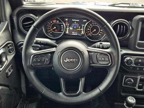 Used 2021 Gray Jeep Unlimited Sport Altitude image 14