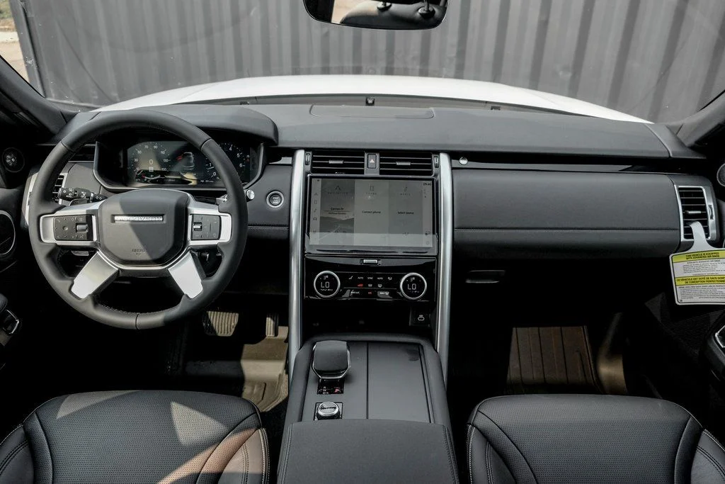 Certified Used 2025 Fuji White Land Rover S image 20