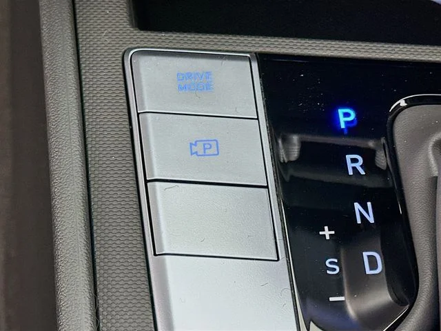 New 2026 Hyundai ELANTRA SE