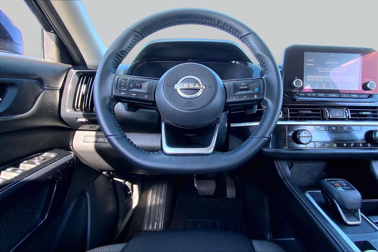 Used 2022 Super Black Nissan SV image 6