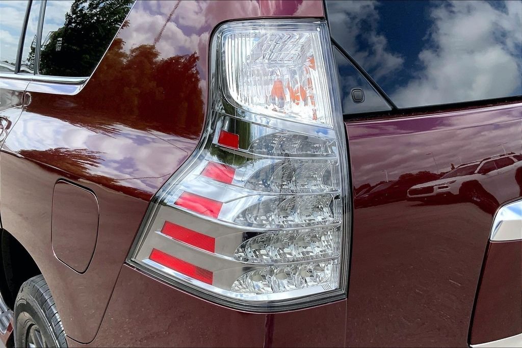 Used 2020 Red Lexus 460 image 22